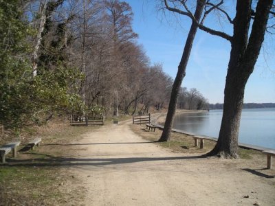 Path along the Potomac