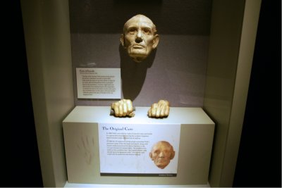 Lincoln life mask and cast of his hands