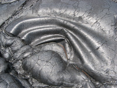 Wrinkles folding on pahoehoe surface