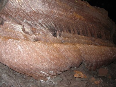 Lobes related to eddies in lava currents