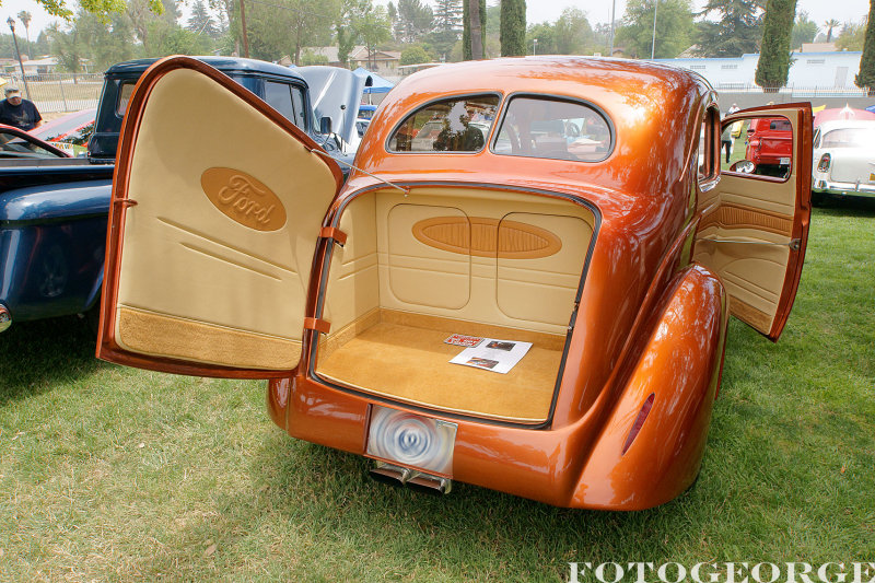 Ford2-drSedan1937_DSC1547.jpg