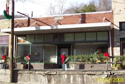 25 E Main St Antiques