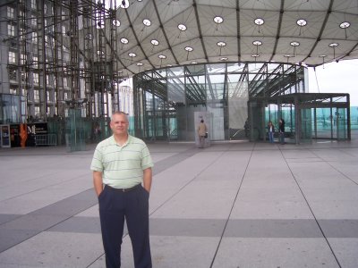 Dave at the De L Grande Arche, La Defense Paris