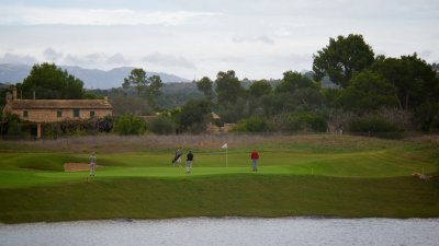 Golf Park - Tricky Par 3 Green