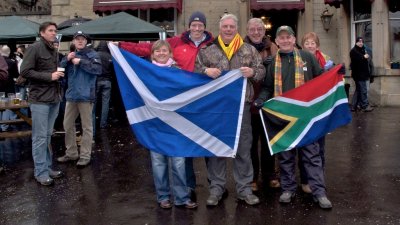 We leave the Pub for the Match !