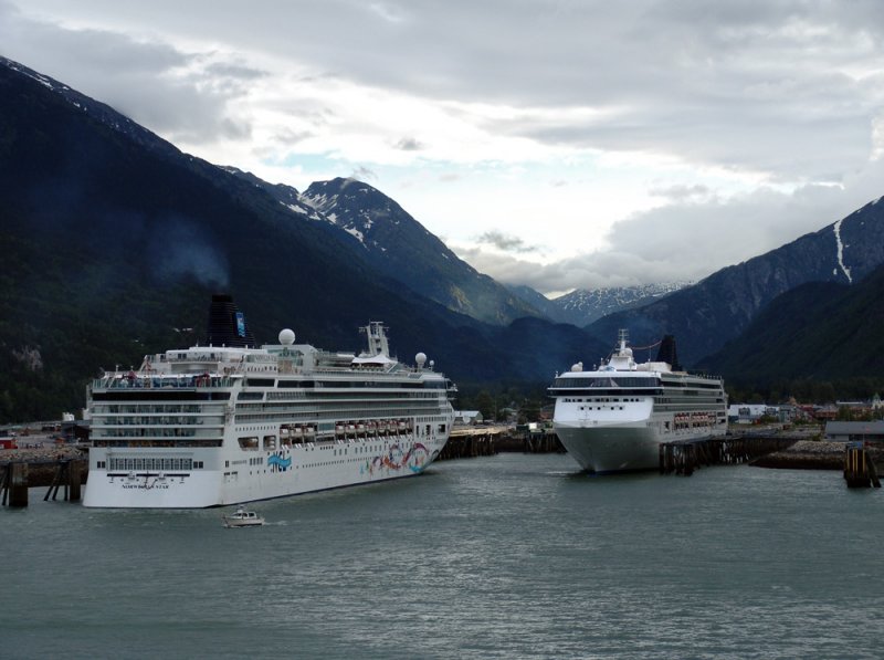 Norwegian Star and Spirit