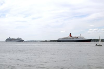QE2 and Crystal Symphony