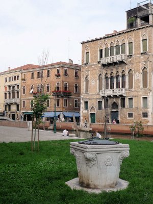 Campo San Trovaso-1000469.JPG