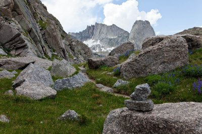 Climbers trail to Cirque