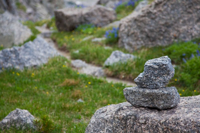 Climbers trail to Cirque