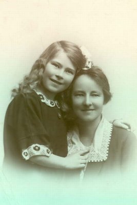 Eleanor Jean Halsall with her mother Ella