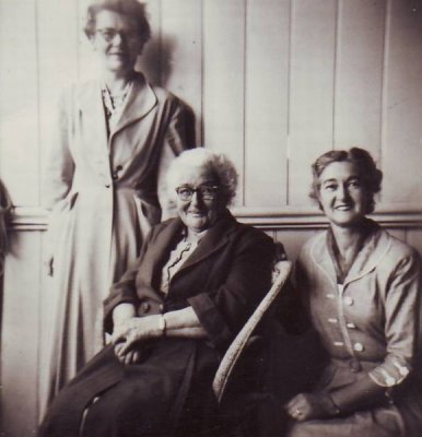 Jean Mitchell, Ada Schwennesen and Norma Schwennesen/Henderson in Maryborough