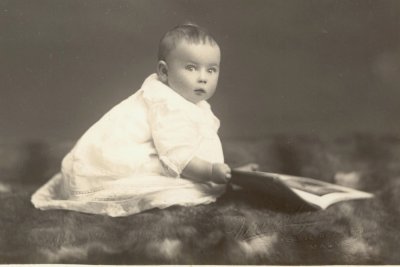 Ian Joseph Brown aged 7 mths 1915 son of Katie and Ernest Brown
