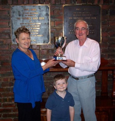 Presentation of John Lindsay Trophy, 2008 at Victoria Golf Club.  Winner Bob Lomax.  Photographed by Peter Stackpole