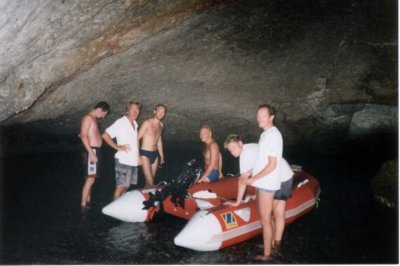 041 - mit dingi in hoele 02.jpg
