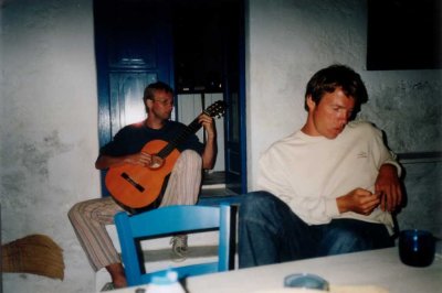 044 - bei lida - christian mit gitarre & roland.jpg