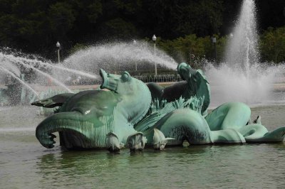 Buckingham fountain dragons.jpg