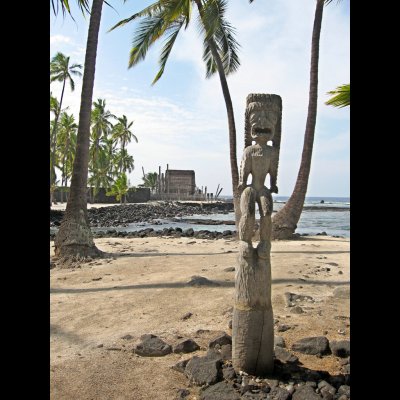 ki'i (wooden images offering protection)