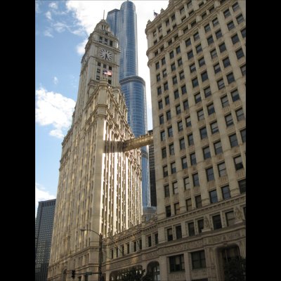 Wrigley building (background: Trump tower)