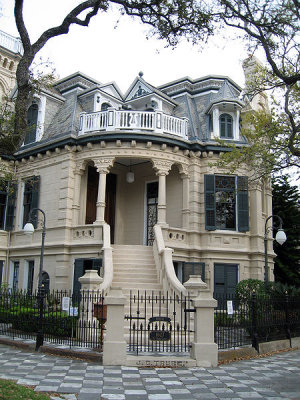 450px-Galveston_victorian_trube_castle_closer.jpg
