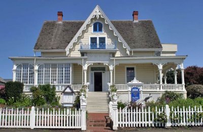 grounds_house_front1_9657.jpg