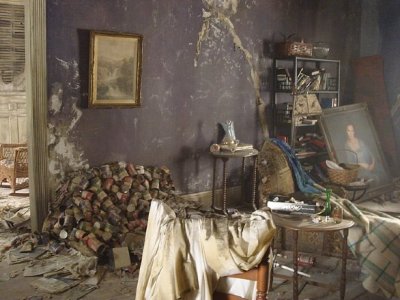 grey-gardens-living-room-1971-01.jpg