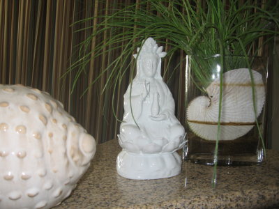 septoct 2009 Kwan Yin with Janet's decor