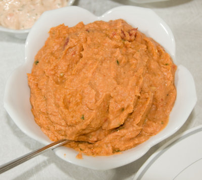 Roasted red pepper and sundried tomato hummus