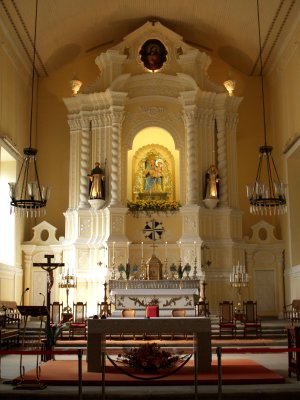 Macau church interior.jpg