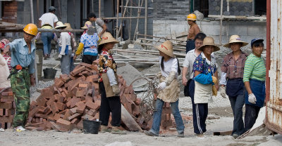 Chinese building site: more women than men