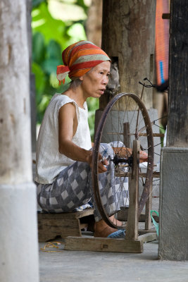 Woman with spinning wheel, Ban Lac, Mai Chau.