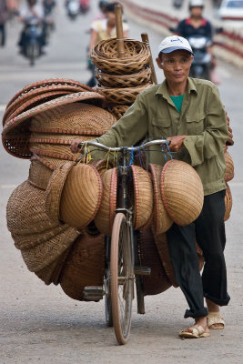 Basket seller in Son La