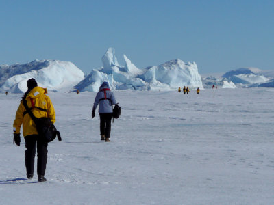 1.5 mile trek from base camp to the Emperor rookery