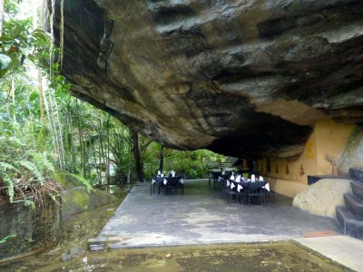 Boulder Gardens dining area