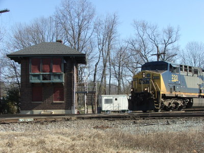 CSX 220 passes HN tower at Doswell, VA with empty coal hoppers