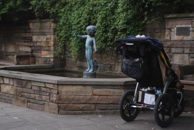 did the statue get out of the carrige?