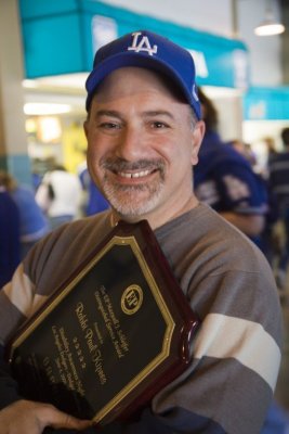 Rabbi Kipnes receives Special Award