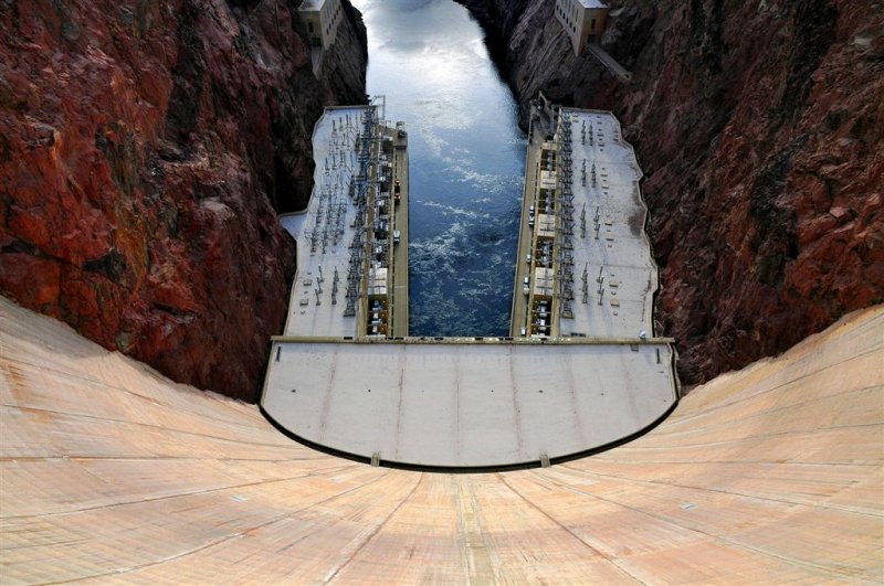 Hoover Dam, Long Way to Fall...
