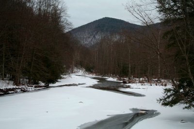 Three Forks Frozen River Scene tb0209vr.jpg