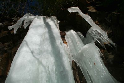 Vertical Ice Forms in Sun Scene tb0209bx.jpg