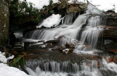 Mid Windy Creek Snowy Water Scene tb0111lkr.jpg