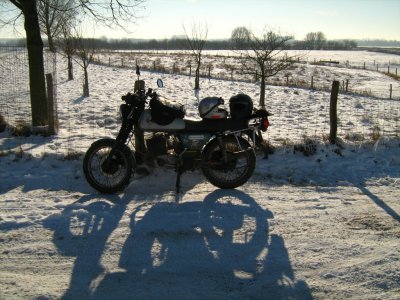 Mooi he, zo'n ouwe trouwe MZ ETZ 250 oeps 300