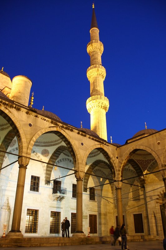 Benneth and Beatris 007.jpg SultanAhmet Camii (Mosque)