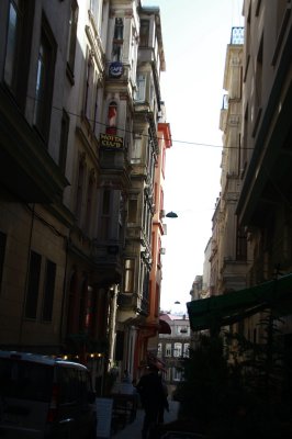 Istiklal cad 012 cafes and clubs.jpg