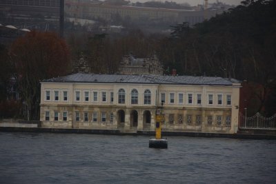 istanbul 26 Boat trip Dolmabahce Entrance from the sea.jpg