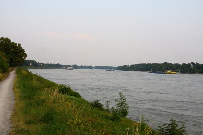 dusseldorf Wittlear 020 Looking towards Dusseldorf.jpg