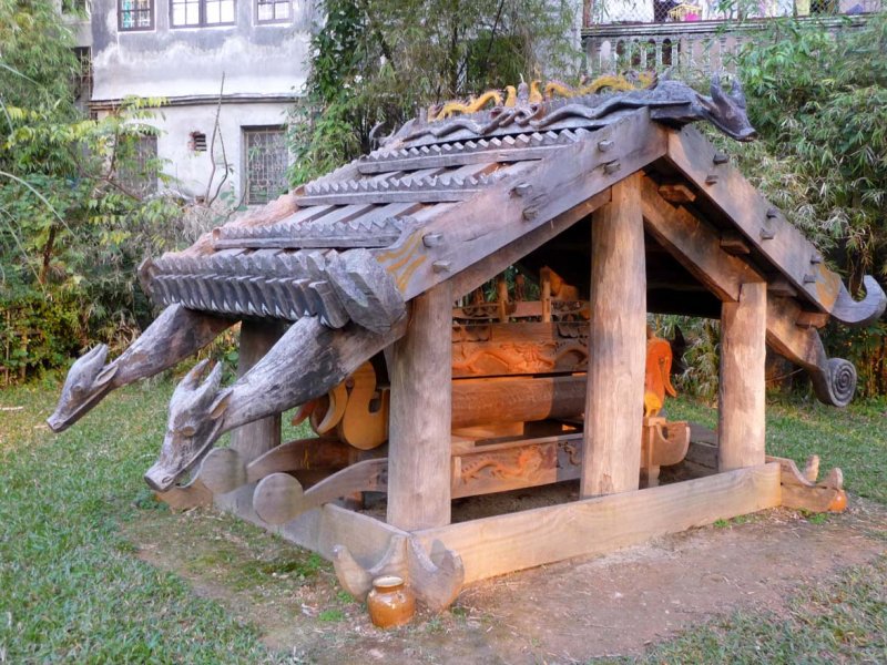 Tomb for the rich and high-ranking people in the Cotu society at the Museum of Ethnology in Hanoi.