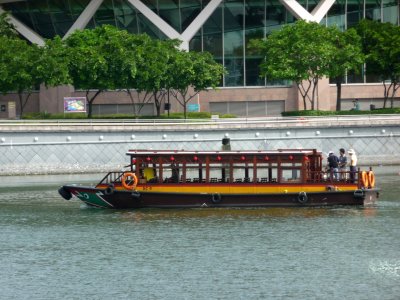 A tourist boat on the Singapore River. I took a harbor cruise on a similar one later that night.