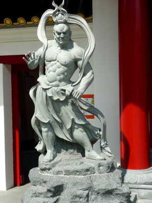 Temple guardian outside of the Buddha Tooth Relic Temple.