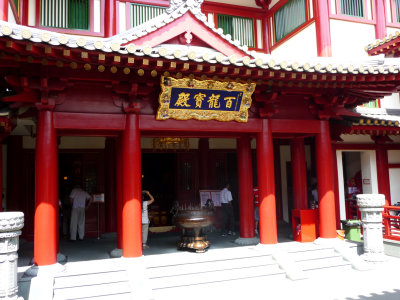 The temple is dedicated to Maitreya Buddha, housing the Sacred Buddha Tooth Relic.
